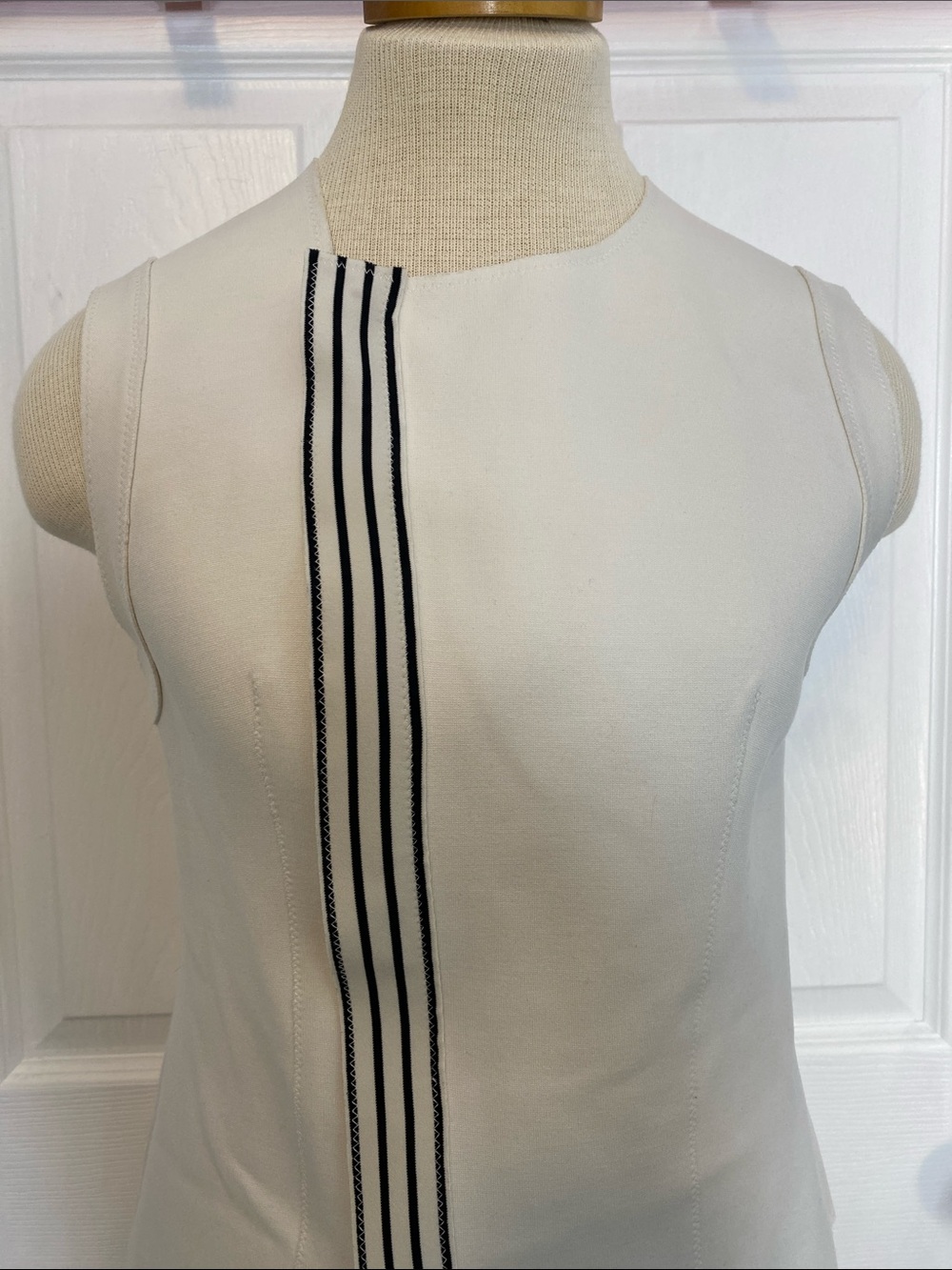 Marie Saint Pierre White Asymmetrical Structured Knit Tank Top 2 Made in Canada - Picture 9 of 15